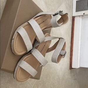 Lucky Brand Women's Tan and Cream Sandals